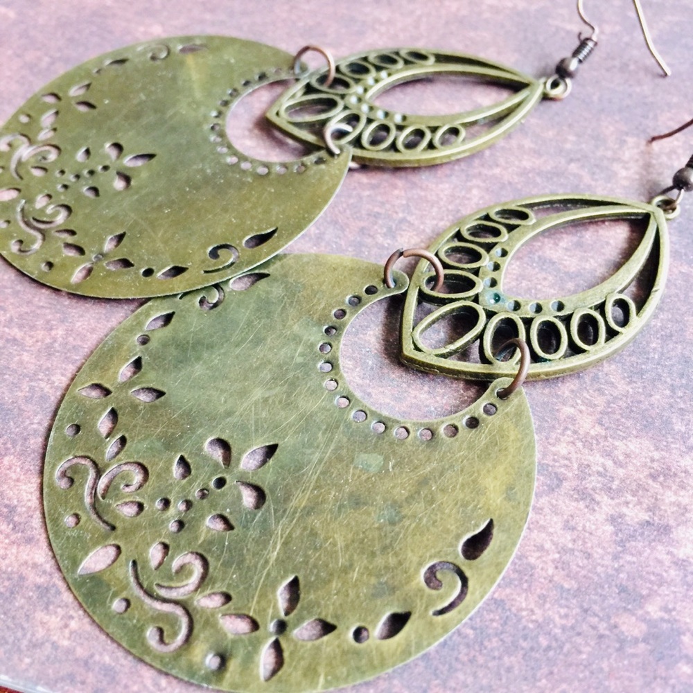 Handmade bronze filigree boho crescent earrings - Picture 4 of 5